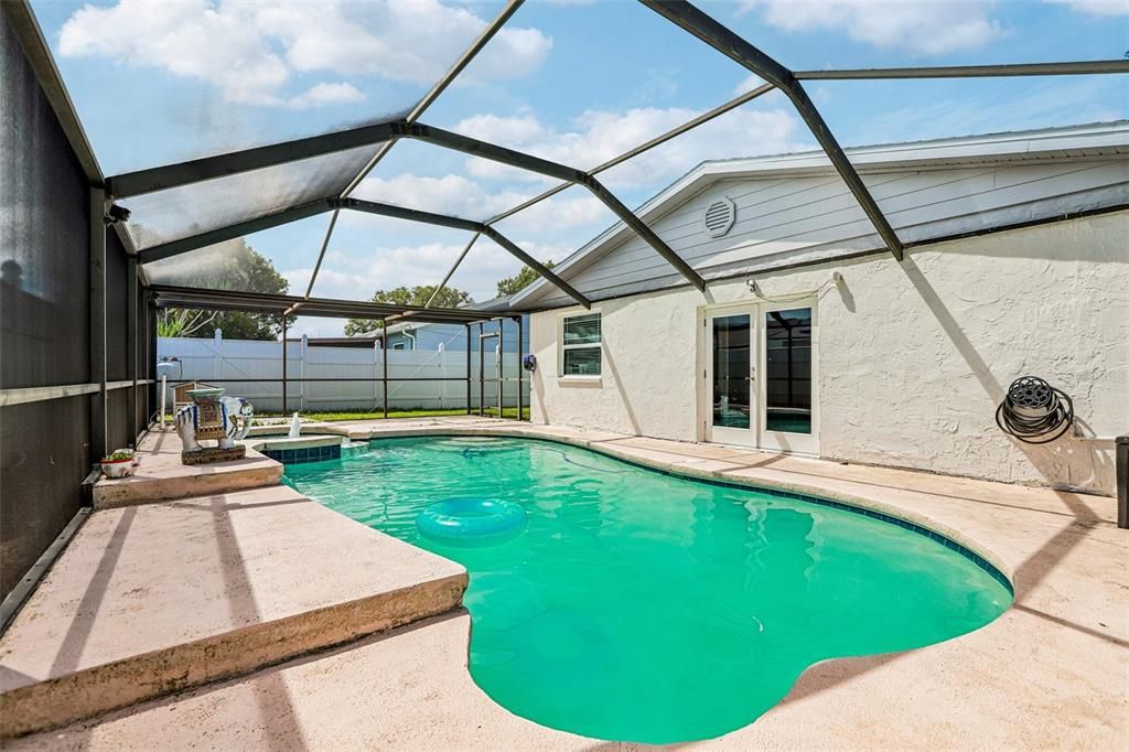 En Venta: $389,900 (4 camas, 2 baños, 2096 Pies cuadrados)