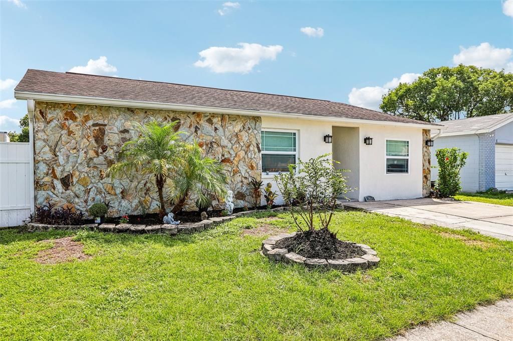 En Venta: $389,900 (4 camas, 2 baños, 2096 Pies cuadrados)