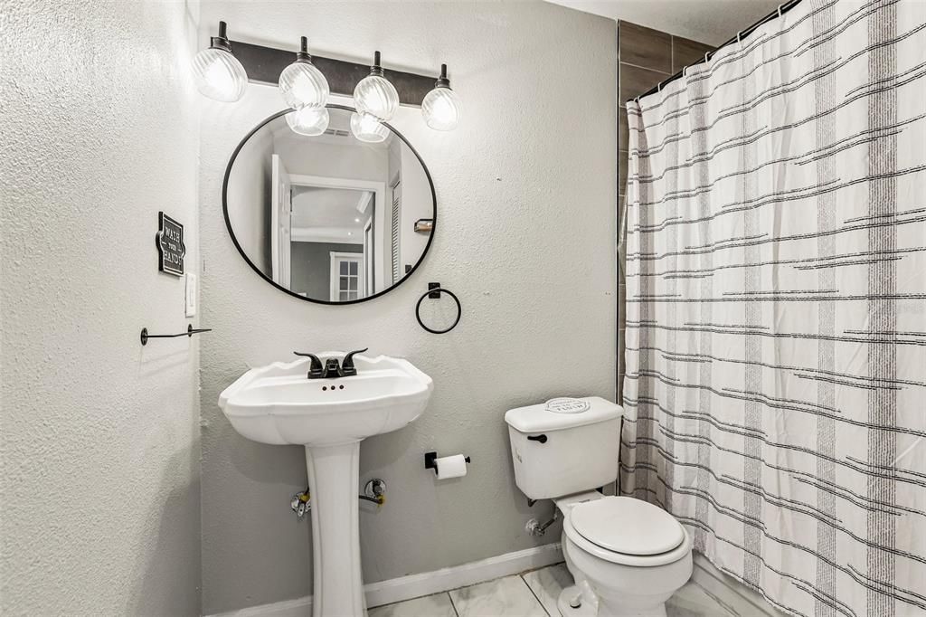 En Venta: $389,900 (4 camas, 2 baños, 2096 Pies cuadrados)