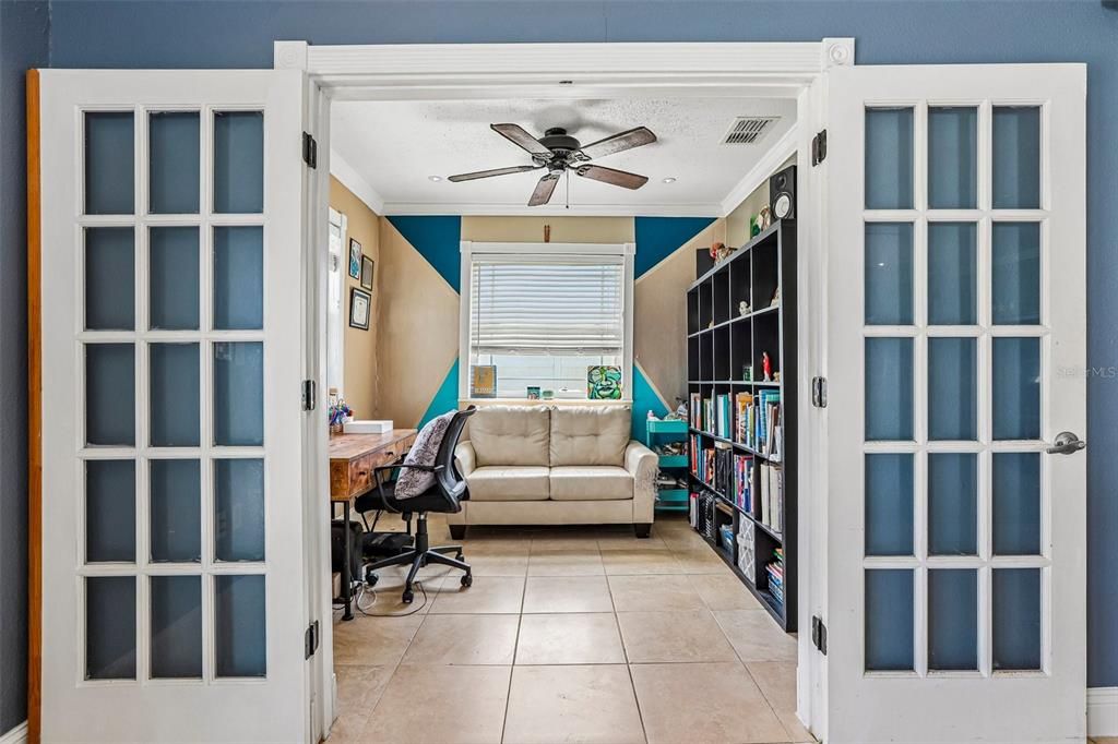En Venta: $389,900 (4 camas, 2 baños, 2096 Pies cuadrados)