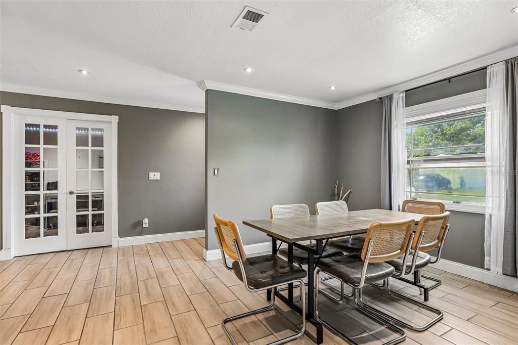 En Venta: $389,900 (4 camas, 2 baños, 2096 Pies cuadrados)