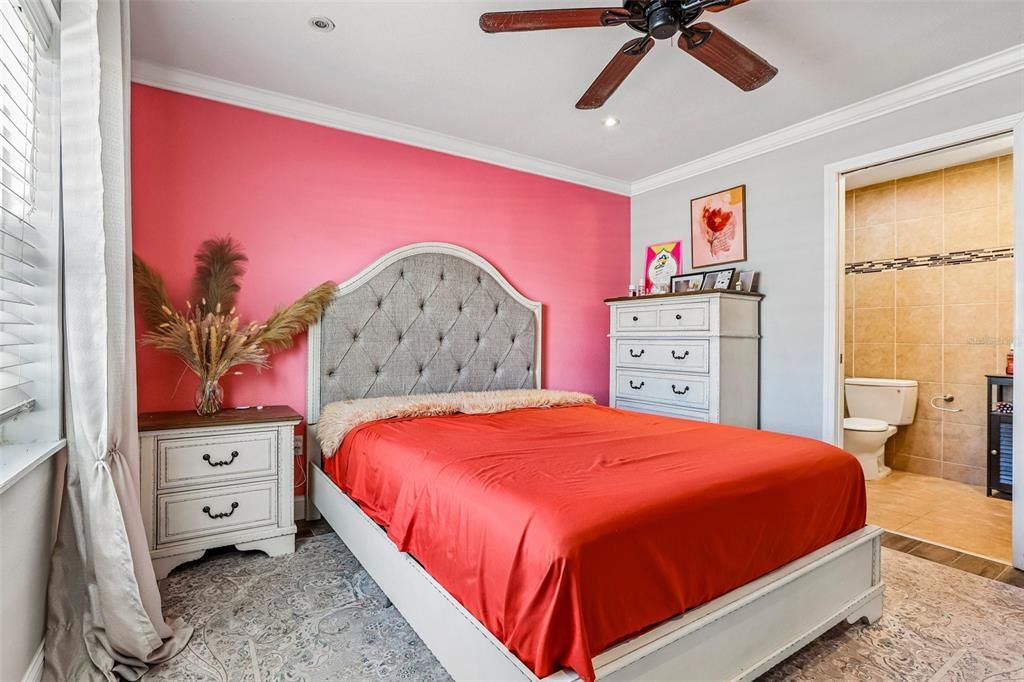 En Venta: $389,900 (4 camas, 2 baños, 2096 Pies cuadrados)