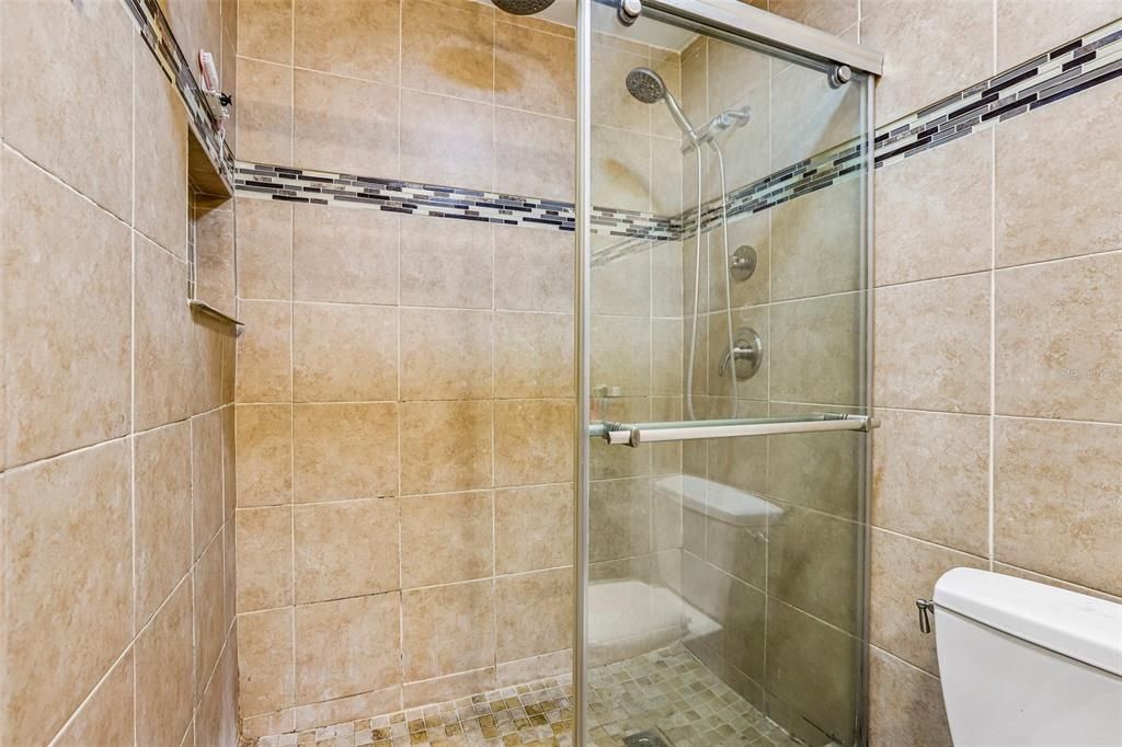 En Venta: $389,900 (4 camas, 2 baños, 2096 Pies cuadrados)