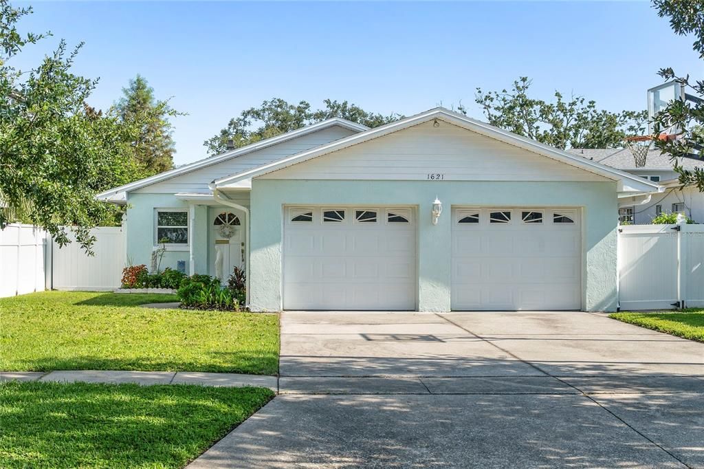 For Sale: $899,000 (3 beds, 2 baths, 2022 Square Feet)