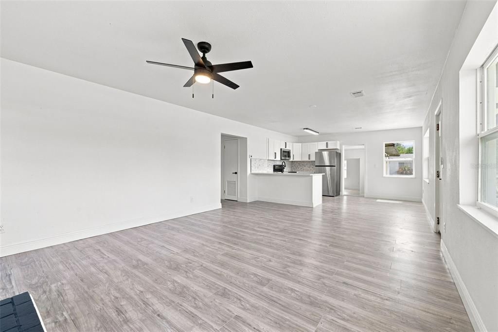 For Sale: $295,000 (3 beds, 2 baths, 1374 Square Feet)
