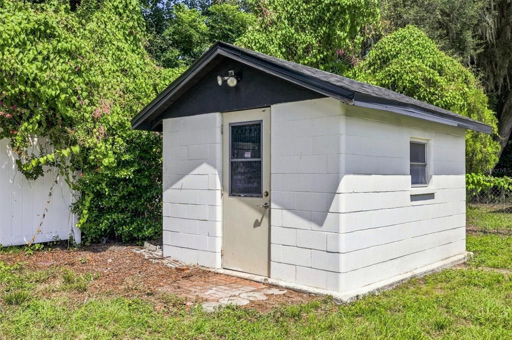 For Sale: $295,000 (3 beds, 2 baths, 1374 Square Feet)