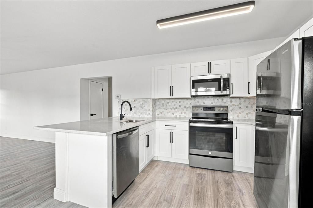 For Sale: $295,000 (3 beds, 2 baths, 1374 Square Feet)