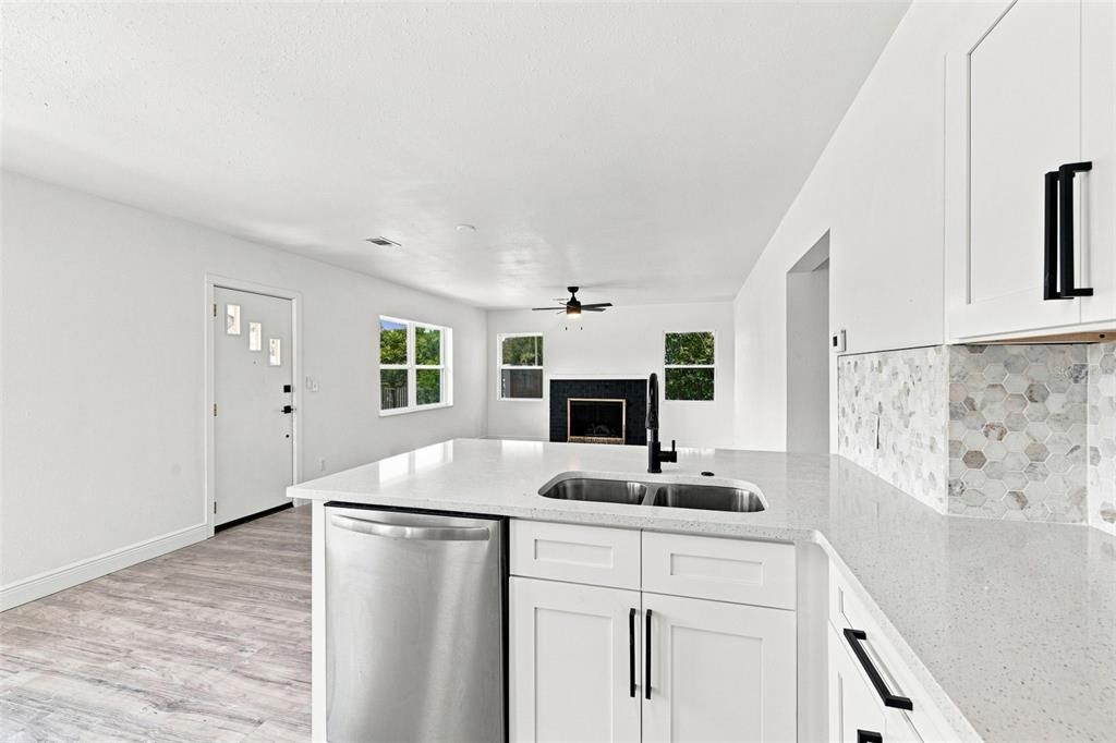 For Sale: $295,000 (3 beds, 2 baths, 1374 Square Feet)