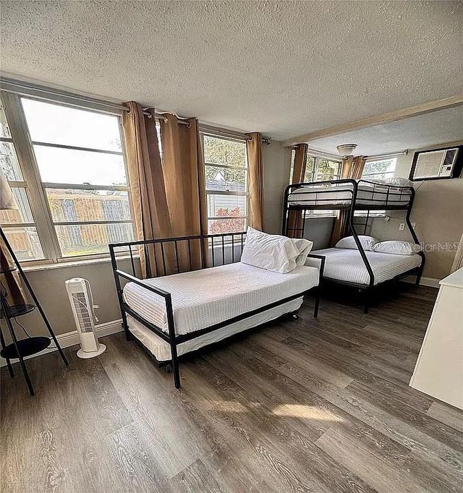 En Venta: $279,000 (3 camas, 2 baños, 1100 Pies cuadrados)