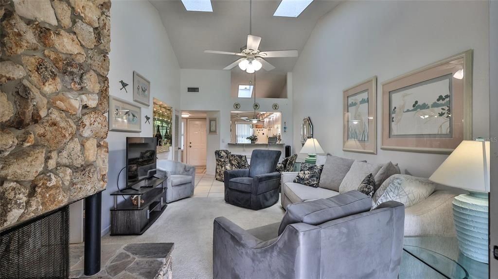 For Sale: $275,000 (3 beds, 2 baths, 1398 Square Feet)