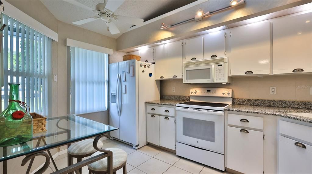 For Sale: $275,000 (3 beds, 2 baths, 1398 Square Feet)