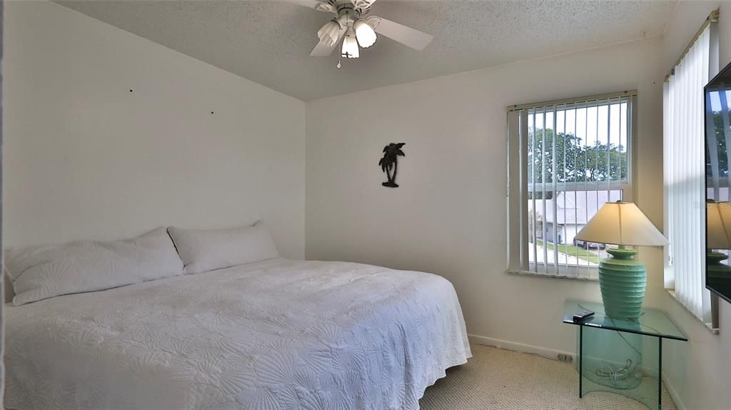 For Sale: $275,000 (3 beds, 2 baths, 1398 Square Feet)
