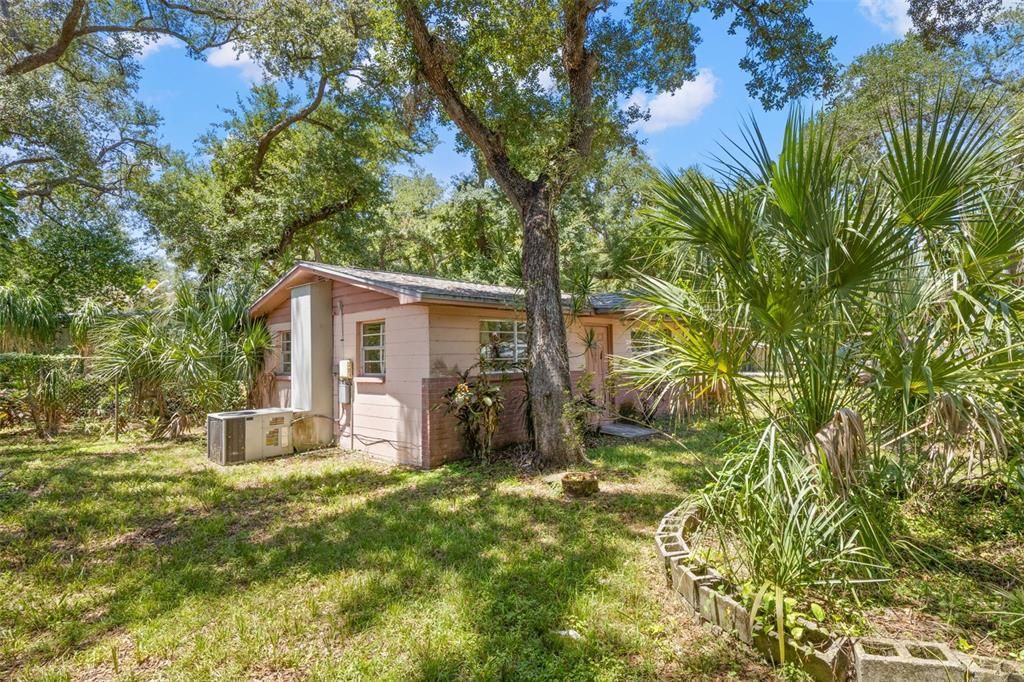 For Sale: $175,000 (2 beds, 1 baths, 644 Square Feet)
