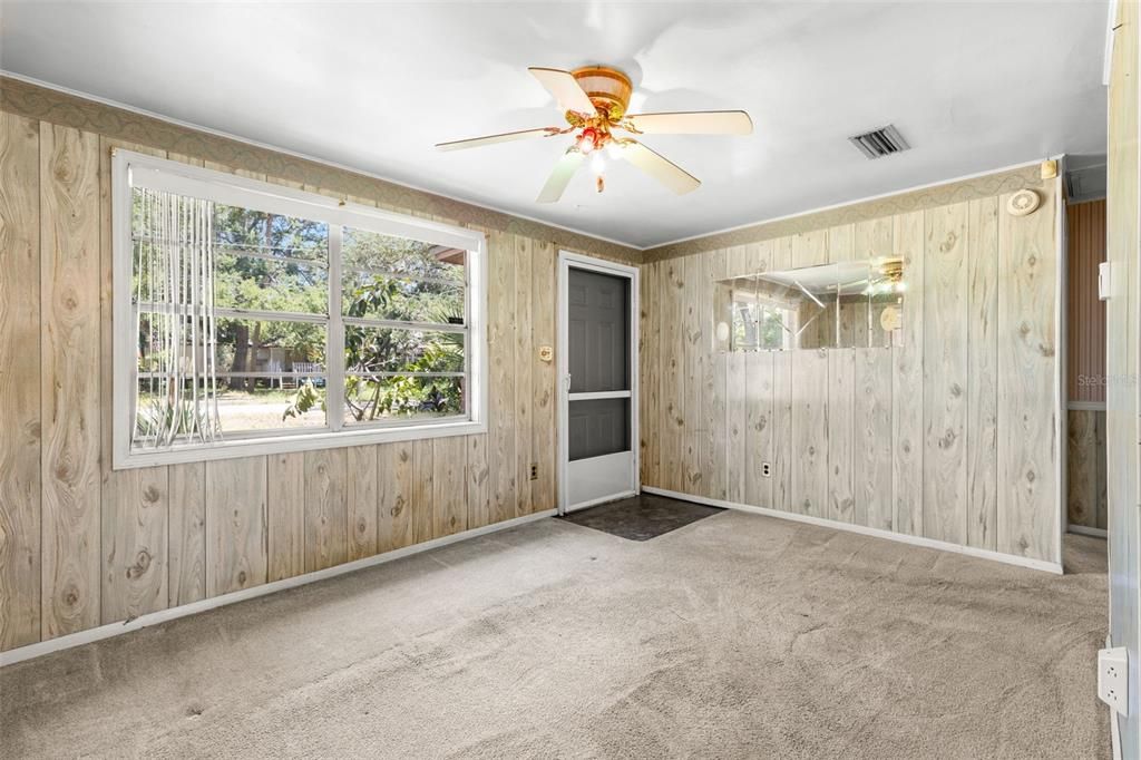 For Sale: $175,000 (2 beds, 1 baths, 644 Square Feet)