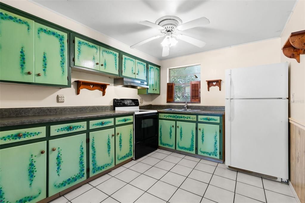 For Sale: $175,000 (2 beds, 1 baths, 644 Square Feet)