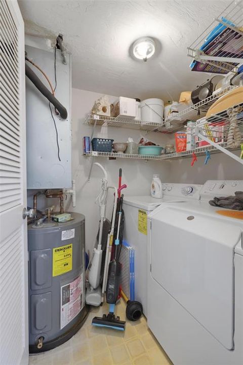 For Sale: $340,000 (2 beds, 2 baths, 1056 Square Feet)
