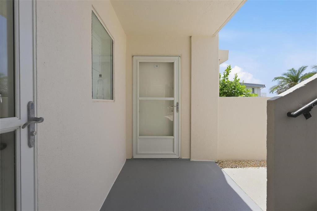 For Sale: $340,000 (2 beds, 2 baths, 1056 Square Feet)
