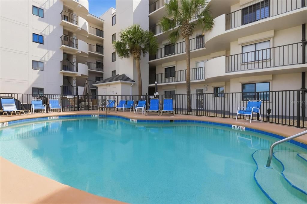 For Sale: $340,000 (2 beds, 2 baths, 1056 Square Feet)