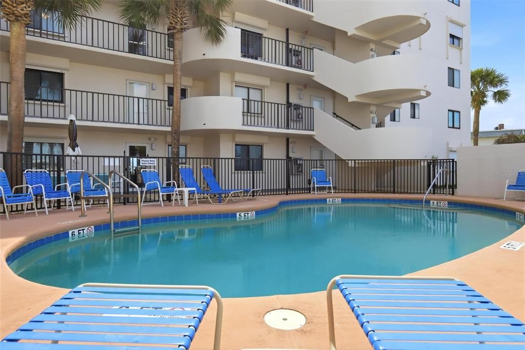 For Sale: $340,000 (2 beds, 2 baths, 1056 Square Feet)