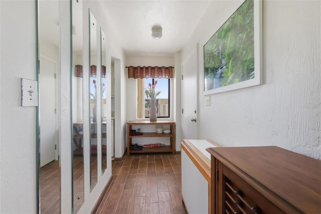 For Sale: $340,000 (2 beds, 2 baths, 1056 Square Feet)
