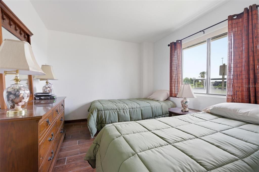 For Sale: $340,000 (2 beds, 2 baths, 1056 Square Feet)