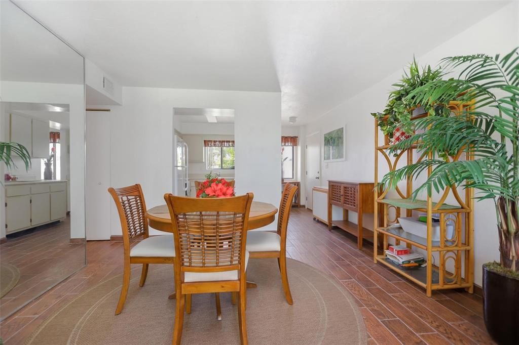For Sale: $340,000 (2 beds, 2 baths, 1056 Square Feet)