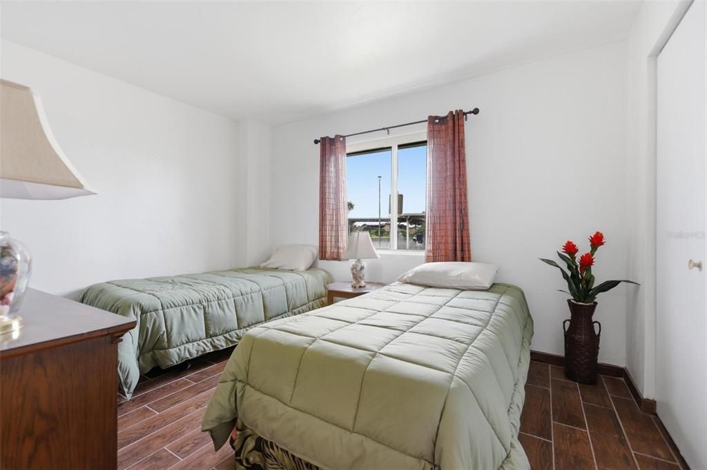 For Sale: $340,000 (2 beds, 2 baths, 1056 Square Feet)