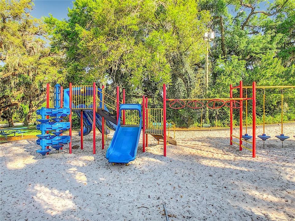 En Venta: $280,000 (3 camas, 3 baños, 1691 Pies cuadrados)