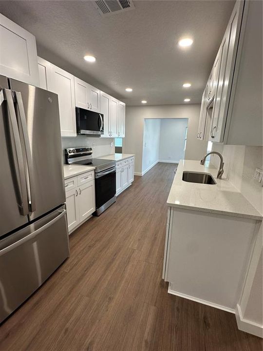En Venta: $369,000 (4 camas, 3 baños, 1845 Pies cuadrados)