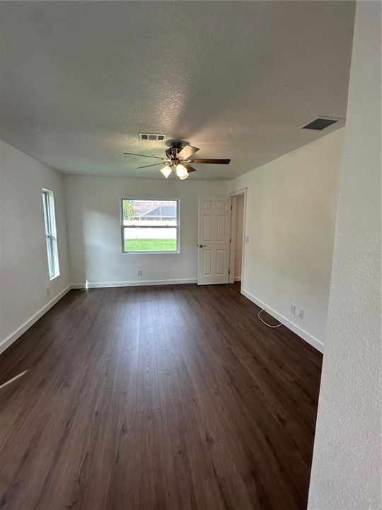 En Venta: $369,000 (4 camas, 3 baños, 1845 Pies cuadrados)