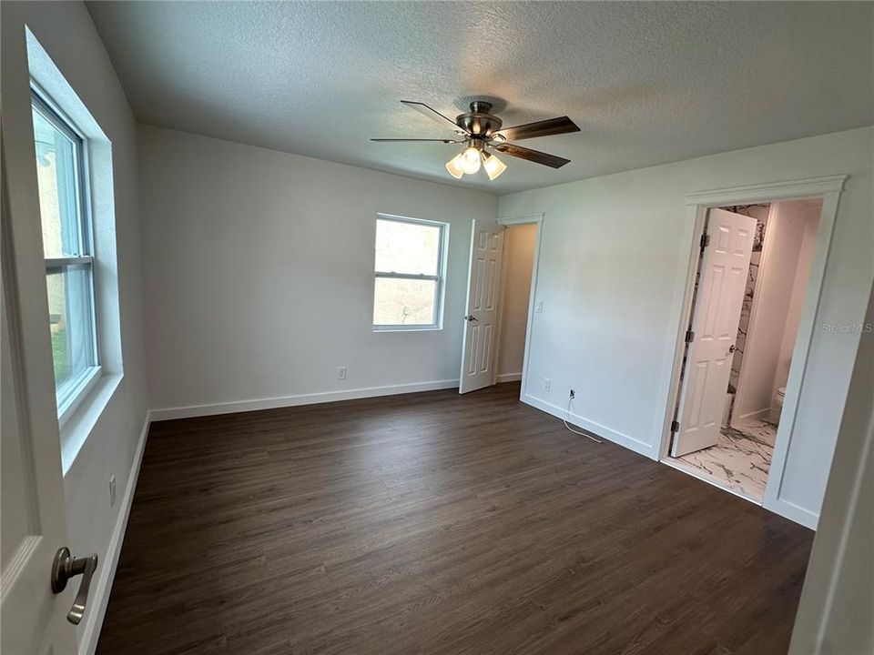 En Venta: $369,000 (4 camas, 3 baños, 1845 Pies cuadrados)