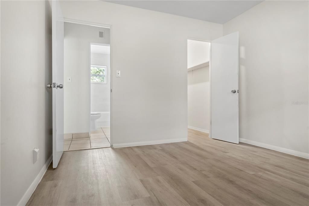 For Sale: $239,999 (1 beds, 1 baths, 582 Square Feet)