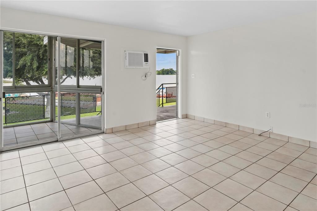 For Sale: $239,999 (1 beds, 1 baths, 582 Square Feet)