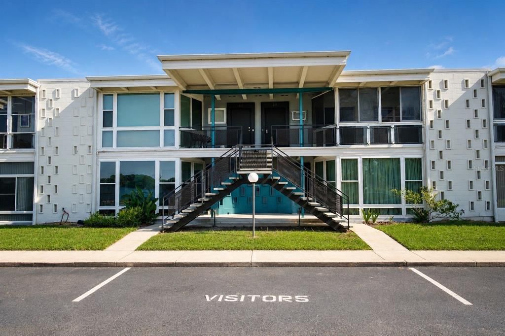 For Sale: $239,999 (1 beds, 1 baths, 582 Square Feet)