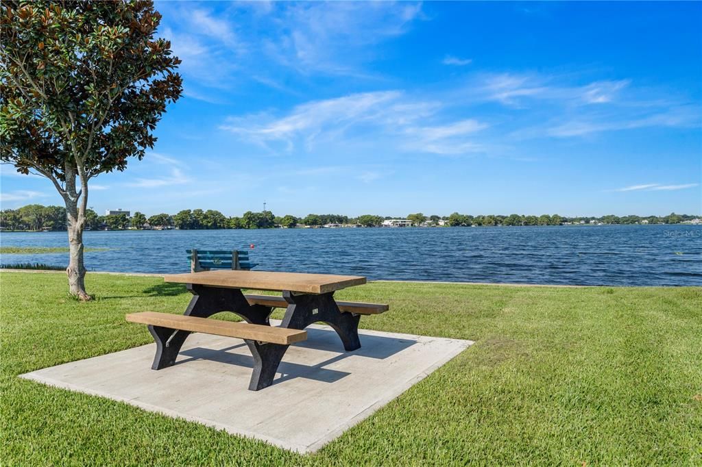 For Sale: $239,999 (1 beds, 1 baths, 582 Square Feet)