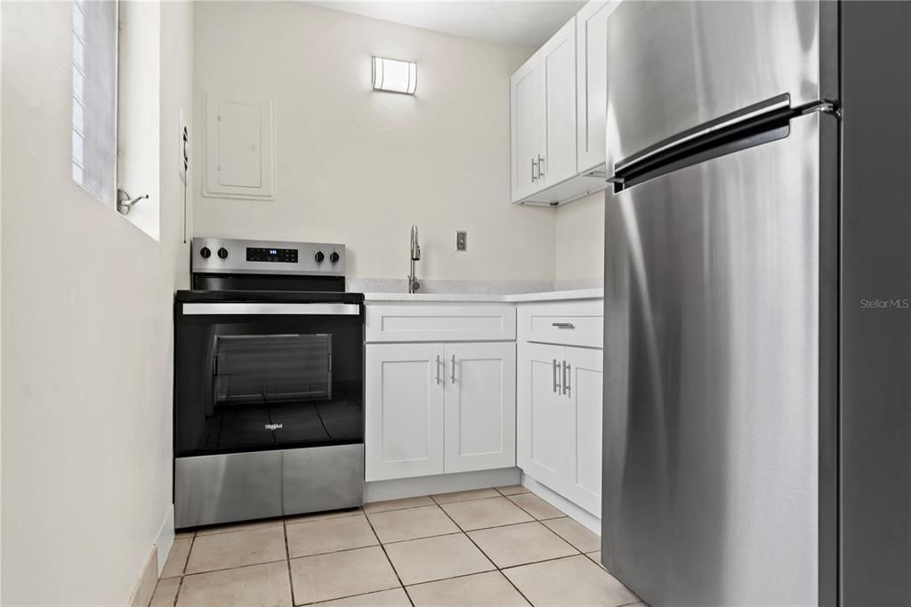 For Sale: $239,999 (1 beds, 1 baths, 582 Square Feet)