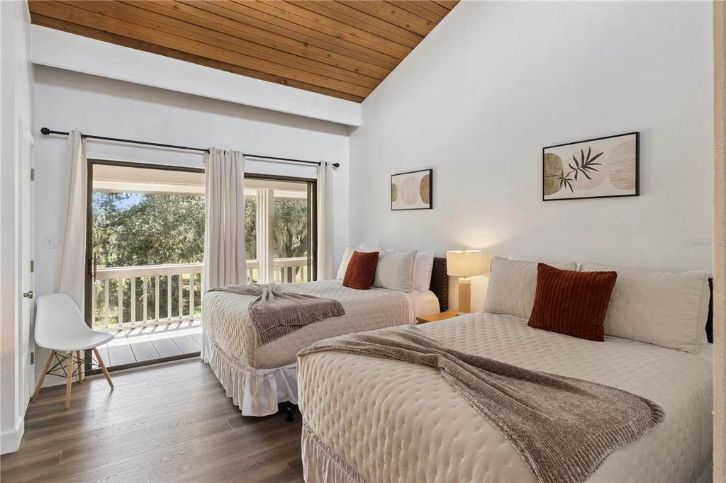 For Sale: $140,000 (1 beds, 1 baths, 974 Square Feet)