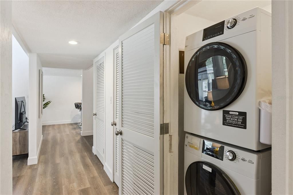 For Sale: $140,000 (1 beds, 1 baths, 974 Square Feet)