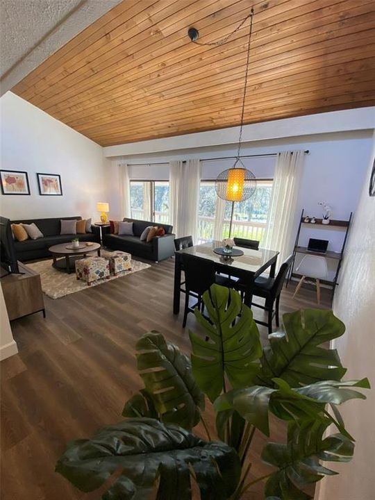 For Sale: $140,000 (1 beds, 1 baths, 974 Square Feet)