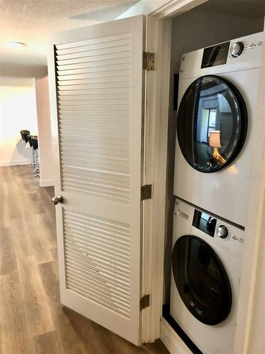 For Sale: $140,000 (1 beds, 1 baths, 974 Square Feet)
