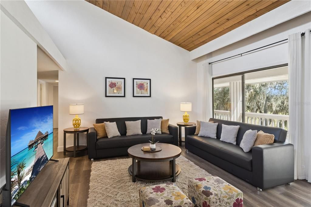 For Sale: $140,000 (1 beds, 1 baths, 974 Square Feet)