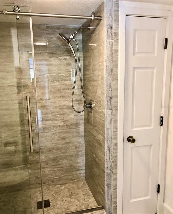 For Sale: $140,000 (1 beds, 1 baths, 974 Square Feet)