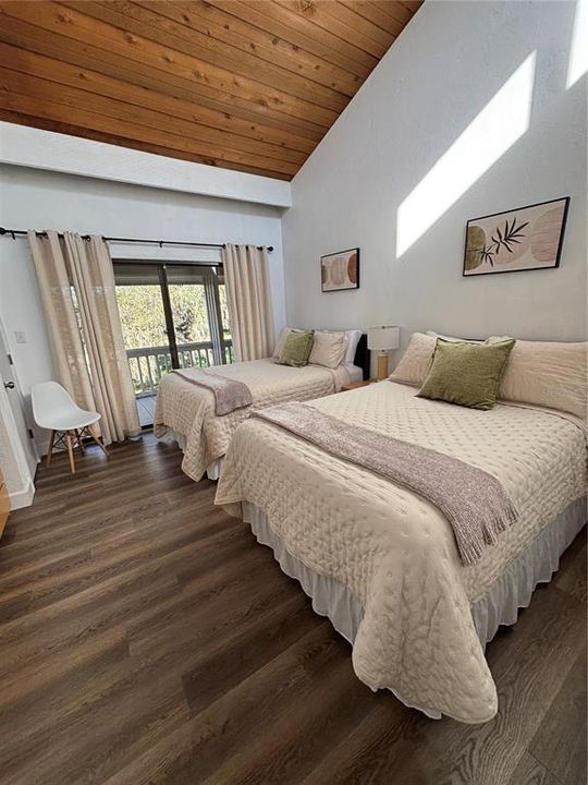 For Sale: $140,000 (1 beds, 1 baths, 974 Square Feet)