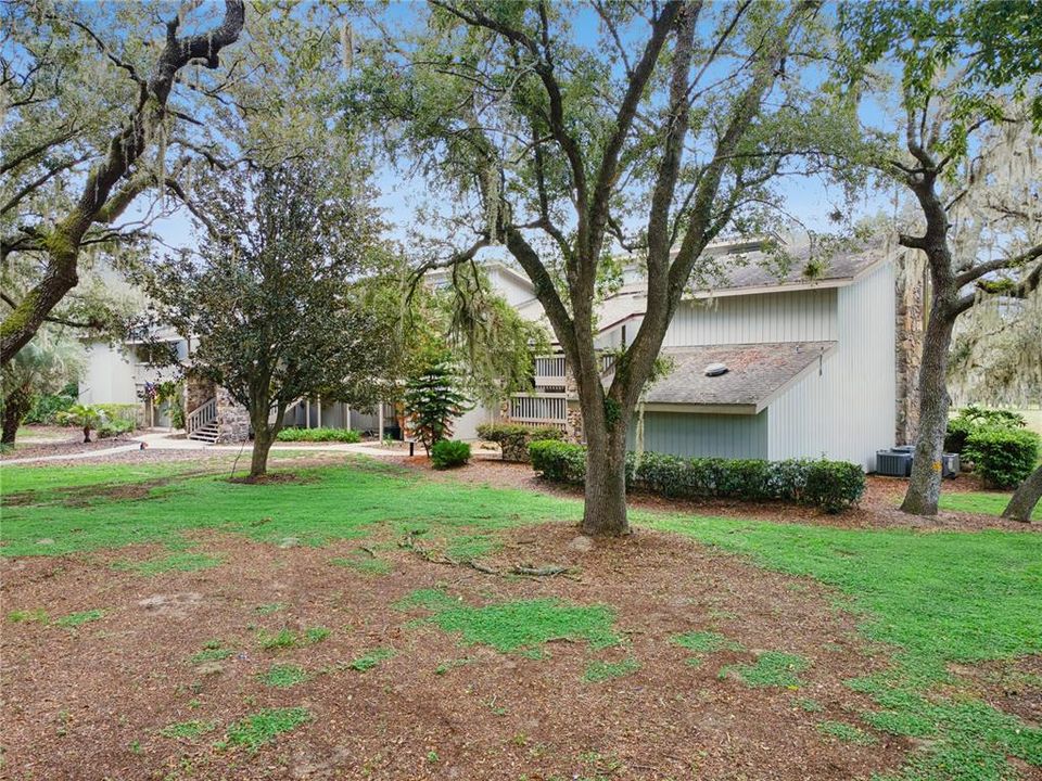 For Sale: $140,000 (1 beds, 1 baths, 974 Square Feet)