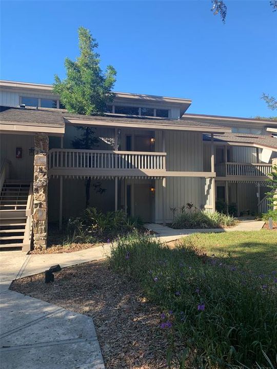 For Sale: $140,000 (1 beds, 1 baths, 974 Square Feet)