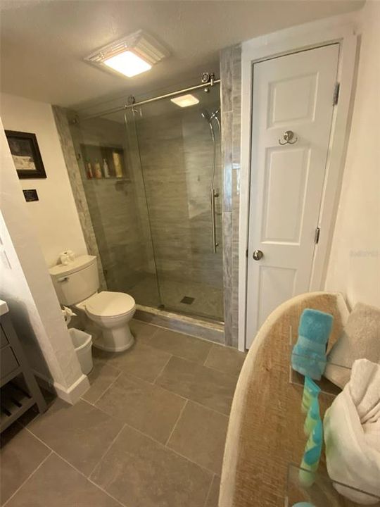 For Sale: $140,000 (1 beds, 1 baths, 974 Square Feet)