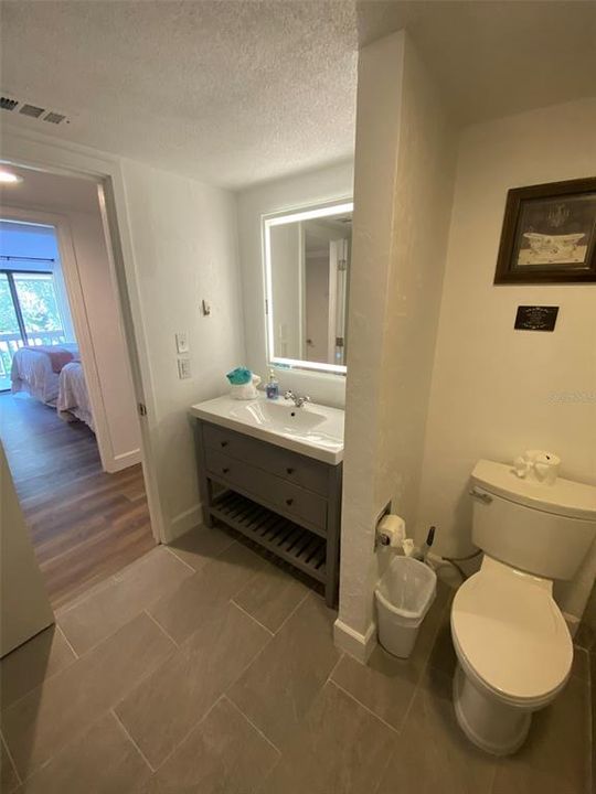 For Sale: $140,000 (1 beds, 1 baths, 974 Square Feet)