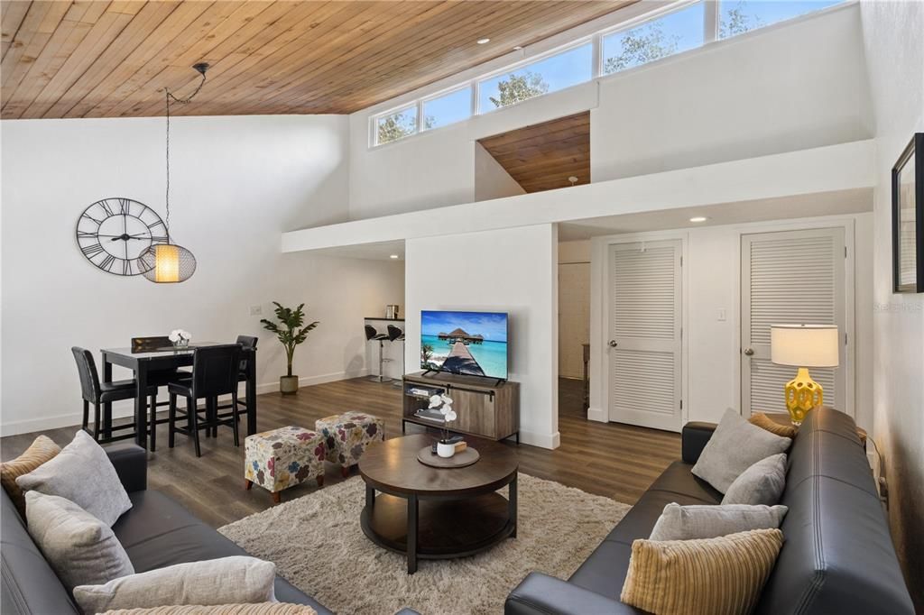 For Sale: $140,000 (1 beds, 1 baths, 974 Square Feet)