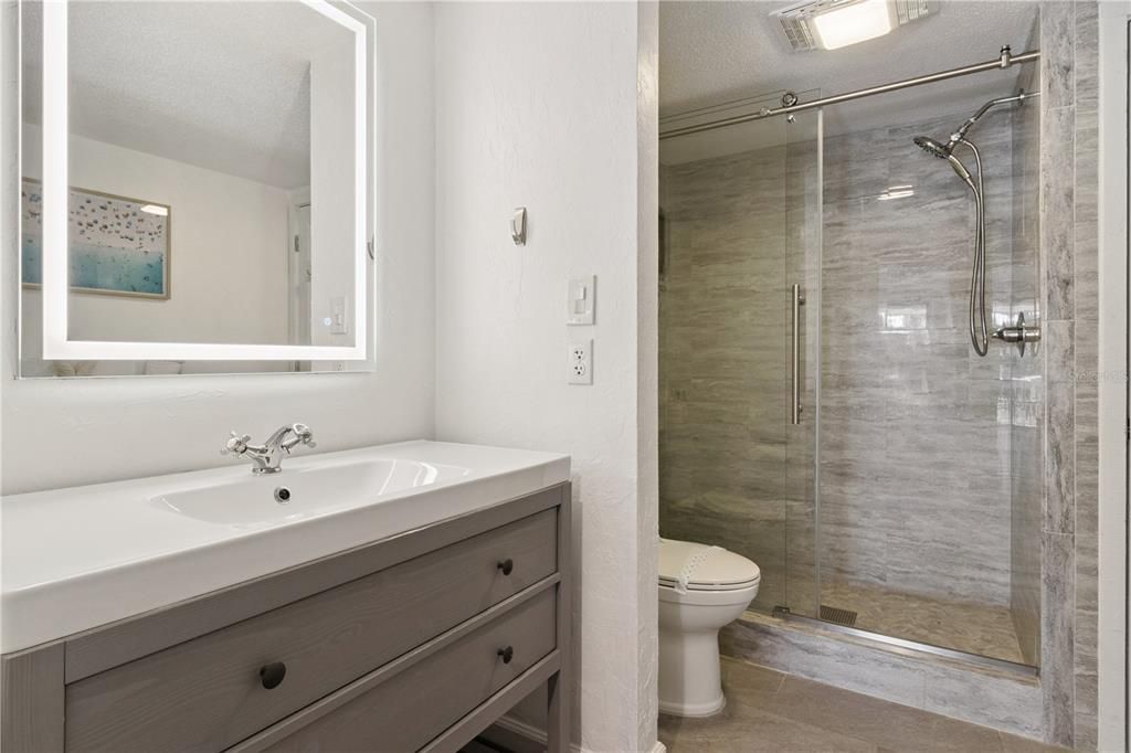 For Sale: $140,000 (1 beds, 1 baths, 974 Square Feet)