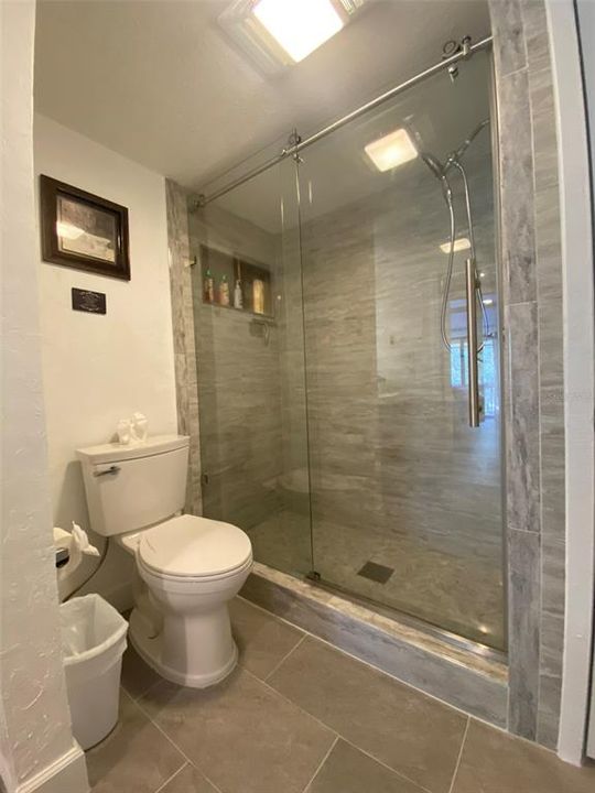 For Sale: $140,000 (1 beds, 1 baths, 974 Square Feet)